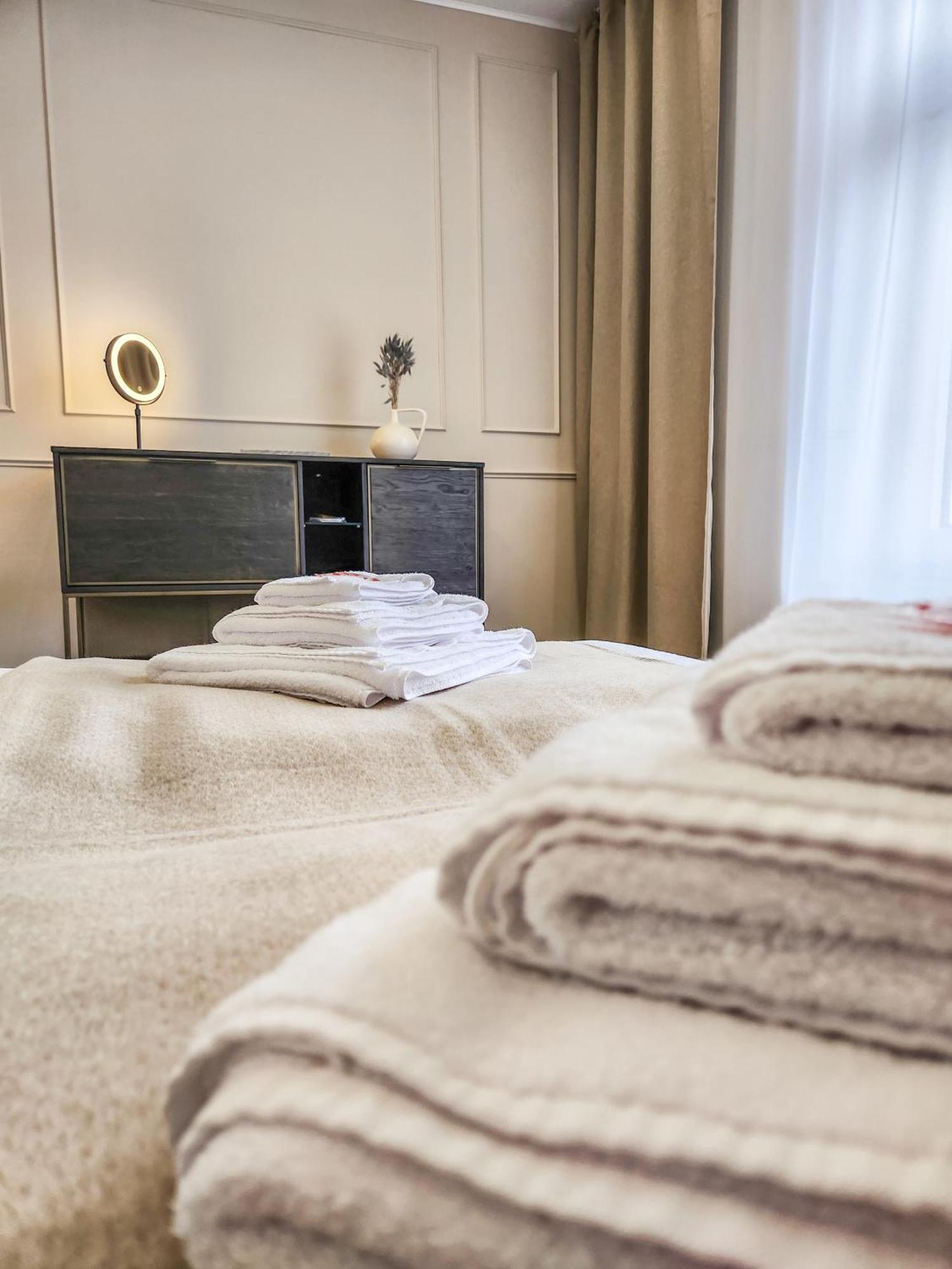 Geli Homes L1 - 2x Zimmer, 2x Kingsize Bett, 1 Bis 4 Personen, Parkplatz, Tv, Wifi, Kueche, Kaffee, Tee Lünen